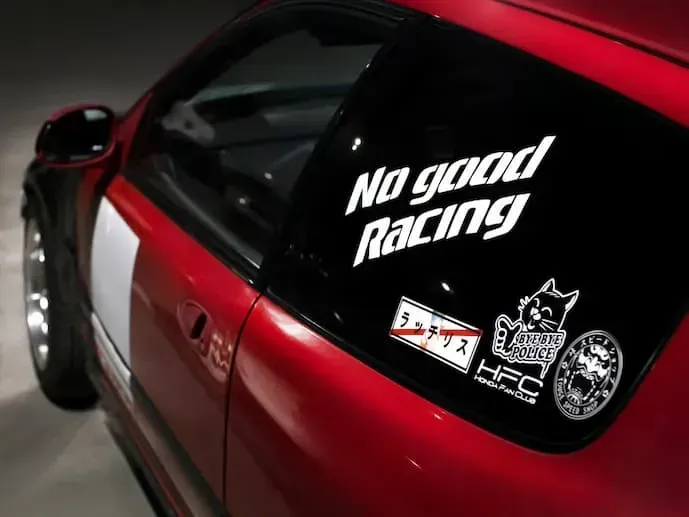 Fornecedores de etiquetas automotivas: 7 critérios que evitam prejuízos