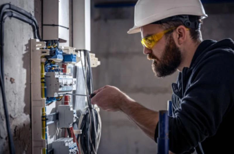 Imagem ilustrativa de Manutenção De Sistemas Elétricos E Hidráulicos